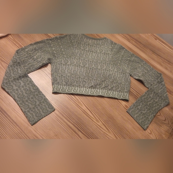Aleeza Elegant Olive Patterned Thin Sweater- Cropped - Picture 3 of 5